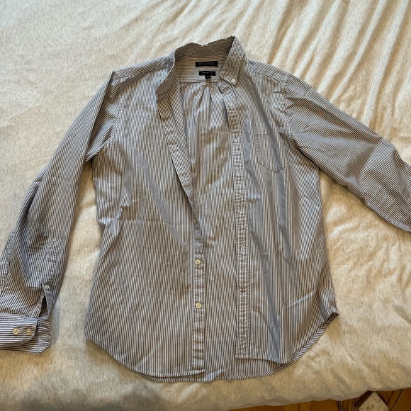 Men’s medium grant fit Banana Republic dress shirt, white with blue stripes - Picture 3 of 4